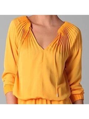 Diane Von Furstenberg Size 4 Mikino Yellow Pleated Long Sleeve Blouse Tie-Neck